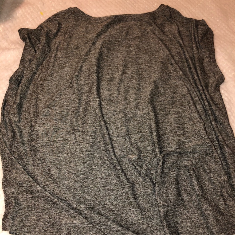 T-Shirt - Picture 2 of 3